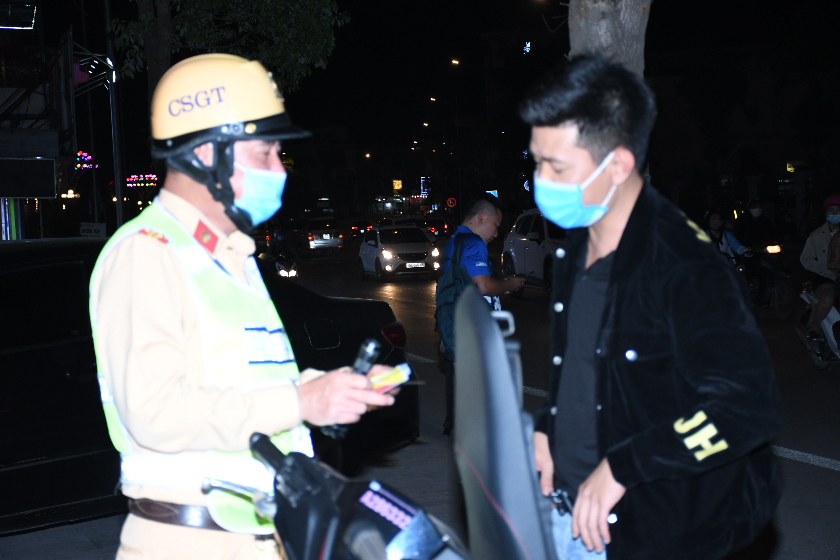 Kiểm tra, phạt hơn 1.000 trường hợp vi phạm trật tự an toàn giao thông